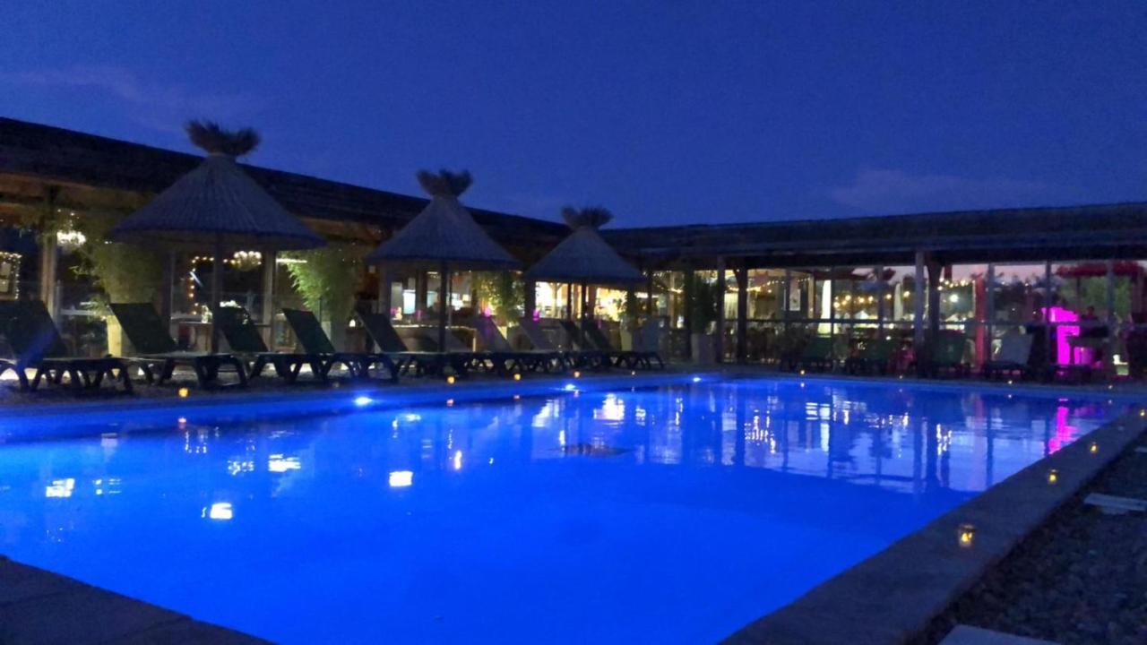Lodges En Provence - Ecogites & Restaurant Insolites Richerenches Exterior foto